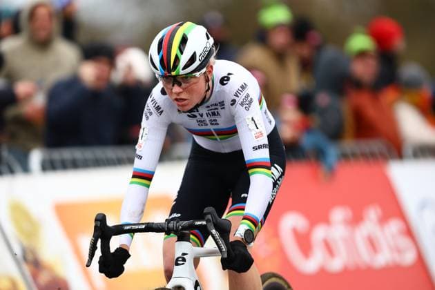 Dutch Fem Van Empel pictured in action during the women elite race at the CAPS Urban Cross Kortrijk cyclocross cycling event on in Kortrijk, the fourth stage (out of 7) in the Exact Cross 2024-2025 competition. DAVIDxPINTENS  x106146659x