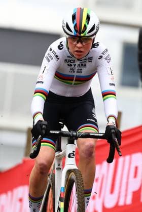 Dutch Fem Van Empel pictured in action during the women elite race at the CAPS Urban Cross Kortrijk cyclocross cycling event on in Kortrijk, the fourth stage (out of 7) in the Exact Cross 2024-2025 competition. DAVIDxPINTENS  x106146660x