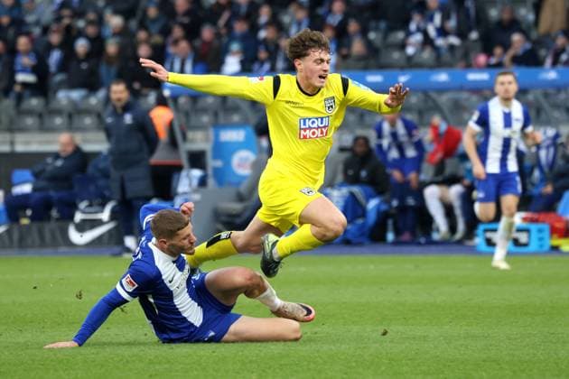 DEU, DFL, 2 FBL, Hertha BSC vs SSV Ulm, 23 11 2024, Berliner Olympiastadion, Berlin, DEU, DFL, 2 FBL, Hertha BSC vs SSV Ulm, in the picture Marton Dardai Hertha BSC Berlin 31 , Maurice Krattenmacher SSV Ulm 1846 30 DFL regulations prohibit any use of Photographs as image sequences and or quasi video Foto Juergen Engler nordphoto GmbH nordphotoxGmbHx xEngler nph00076