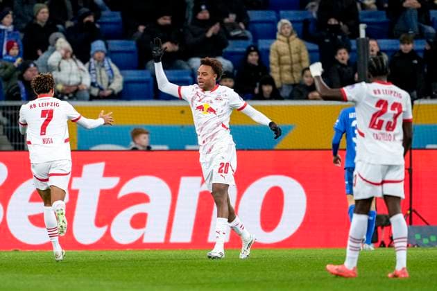 v.li.: Antonio Nusa (RBL, 7), Assan Ouedraogo (RBL, 20), Castello Lukeba (RBL, 23), Spieler von RB Leipzig, jubeln über das Tor zum 2:3, Jubel, Torjubel, Torerfolg, celebrate the goal, goal, celebration, jubelt ueber das Tor, Freuen, Freude, freut sich, optimistisch, positiv, Spielszene, Highlight, Action, Aktion, 23.11.2024, Sinsheim (Deutschland), Fussball, Bundesliga, TSG 1899 Hoffenheim - RB Leipzig, DFB DFL REGULATIONS PROHIBIT ANY USE OF PHOTOGRAPHS AS IMAGE SEQUENCES AND OR QUASI-VIDEO. *** from left Antonio Nusa RBL, 7 , Assan Ouedraogo RBL, 20 , Castello Lukeba RBL, 23 , players of RB Leipzig, cheer about the goal to 2 3, jubilation, goal celebration, celebrate the goal, goal, celebration, cheers about the goal, rejoicing, joy, rejoices, optimistic, positive, game scene, highlight, action, 23 11 2024, Sinsheim Germany , Soccer, Bundesliga, TSG 1899 Hoffenheim RB Leipzig, DFB DFL REGULATIONS PROHIBIT ANY USE OF PHOTOGRAPHS AS IMAGE SEQUENCES AND OR QUASI VIDEO xozx