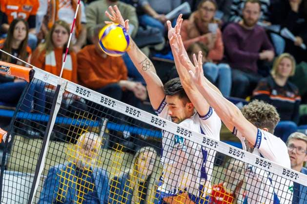 23 11 24, Berlin, Volleyball, Men DVV Cup, Quarterfinals, BR Volleys SVG Lueneburg, Max Schmeling Halle Block Lueneburg BR Volleys SVG Lueneburg
