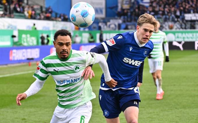 23 11 2024 Soccer Season 2024 2025 2 Soccer Bundesliga 13 Matchday SpVgg Greuther Fürth Kleeblatt Karlsruher SC KSC Karlsruhe Sportfoto Zink xwoxzix DFL regulations prohibit any use of photographs as image sequences and or quasi video only for editorial use Sacha Banse Bansé 6, SpVgg Greuther Fürth David Herold 20, Karlsruher SC KSC