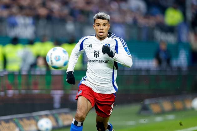 Hamburg, 23 November 2024 Football, 2 Bundesliga 2024 25, Hamburger SV FC Schalke 04 Ransford Yeboah Königsdörffer Hamburger SV, 11 DFL REGULATIONS PROHIBIT ANY USE OF PHOTOGRAPHS AS IMAGE SEQUENCES AND OR QUASI VIDEO