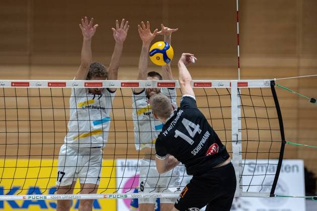 Lauritz Jastrow SV Schwaig, 17 , Max Bibrack SV Schwaig, 06 , Timon Schippmann TV Rottenburg, 14 , SV Schwaig Volleyball TV Rottenburg, Volleyball, 2 Bundesliga Sued, 6 Matchday, 23 11 2024 SV Schwaig Volleyball TV Rottenburg, Volleyball, 2 Bundesliga Sued, 6 Matchday, 23 11 2024 Schwaig Copyright: xEibner-Pressefoto G.xSantemizx EP_GSZ
