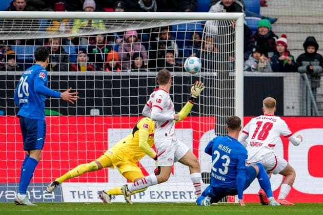 Sport Themen der Woche KW47 Adam Hlozek (Hoffenheim, 23), Spieler der TSG 1899 Hoffenheim, erzielt das Tor zum 1:1, Treffer, Torerfolg, Highlight, Action, Aktion, Spielszene, 23.11.2024, Sinsheim (Deutschland), Fussball, Bundesliga, TSG 1899 Hoffenheim - RB Leipzig, 23.11.2024, Sinsheim (Deutschland), Fussball, Bundesliga, TSG 1899 Hoffenheim - RB Leipzig, DFB DFL REGULATIONS PROHIBIT ANY USE OF PHOTOGRAPHS AS IMAGE SEQUENCES AND OR QUASI-VIDEO. *** Adam Hlozek Hoffenheim, 23 , TSG 1899 Hoffenheim player, scores the goal to 1 1, goal, goal success, highlight, action, action scene, 23 11 2024, Sinsheim Germany , Soccer, Bundesliga, TSG 1899 Hoffenheim RB Leipzig, 23 11 2024, Sinsheim Germany , Football, Bundesliga, TSG 1899 Hoffenheim RB Leipzig, DFB DFL REGULATIONS PROHIBIT ANY USE OF PHOTOGRAPHS AS IMAGE SEQUENCES AND OR QUASI VIDEO xozx