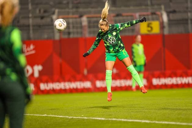 GER, Mainz, FSV Mainz 05 vs Vfl Wolfsburg, DFB Pokal der Frauen, Fußball, DFB, Spielzeit 2024 2025, Bruchwegstadion, Achtelfinale, im Bild Tabea Sellner VfL Wolsburg 28 DFB DFL REGULATIONS PROHIBIT ANY USE OF PHOTOGRAPHS AS IMAGE SEQUENCES AND OR QUASI VIDEO, 23 11 2024, Copyright: HMBxMedia HendrikxHamelau
