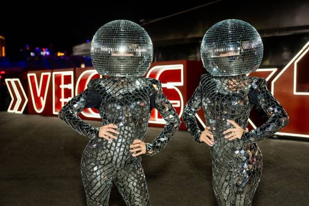 Sport Bilder des Tages 23rd November 2024; Las Vegas, Nevada, USA. F1 Las Vegas Grand Prix; Race Day; Disco ball models are ready for F1  ActionPlus12719390 BobxKupbens