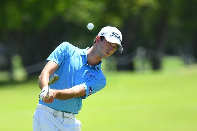 GOLF AUSTRALIAN PGA, Golf Herren Elvis Smylie of Australia chips a shot during the Australian PGA Championship at Royal Queensland Golf Club in Brisbane, Sunday, November 24, 2024. ( NO ARCHIVING, EDITORIAL USE ONLY, NO USE IN BOOKS WITHOUT CONSENT BRISBANE QUEENSLAND AUSTRALIA  Copyright: xJONOxSEARLEx 20241124198737008066