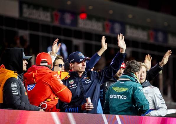 LAS VEGAS - Lando Norris (McLaren) and Max Verstappen (Red Bull Racing) during the drivers parade prior to the Las Vegas Grand Prix. ANP SEM VAN DER WAL xVIxANPxSportx xxANPxIVx 514138210 originalFilename: 514138210.jpg