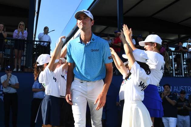 GOLF AUSTRALIAN PGA, Golf Herren Elvis Smylie of Australia celebrates winning the Australian PGA Championship at Royal Queensland Golf Club in Brisbane, Sunday, November 24, 2024.( NO ARCHIVING, EDITORIAL USE ONLY, NO USE IN BOOKS WITHOUT CONSENT BRISBANE QUEENSLAND AUSTRALIA  Copyright: xJONOxSEARLEx 20241124170958212500