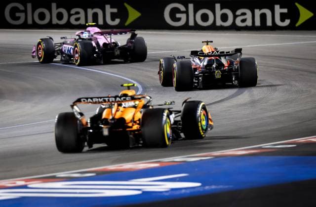 LAS VEGAS - Pierre Gasly (Alpine), Max Verstappen (Red Bull Racing) and Lando Norris (McLaren) in action during the Las Vegas Grand Prix. ANP SEM VAN DER WAL xVIxANPxSportx xxANPxIVx 514142660 originalFilename: 514142660.jpg