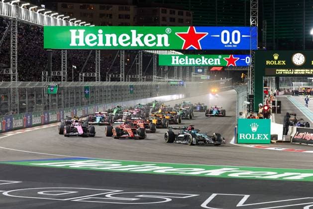 Start, George Russell Mercedes AMG , Carlos Sainz jr Scuderia Ferrari HP , Pierre Gasly Alpine , Las Vegas Grand Prix, Motorsport, Men, Formula 1, Race, 23 11 2024 Las Vegas Nevada USA Copyright: xkolbert-press ChristianxKolbertx