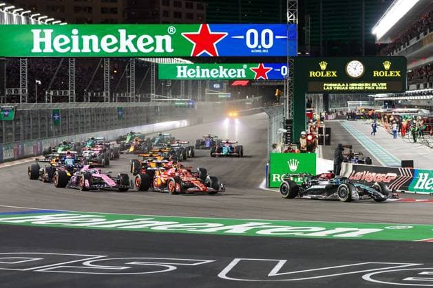 Start, George Russell Mercedes AMG , Carlos Sainz jr Scuderia Ferrari HP , Pierre Gasly Alpine , Las Vegas Grand Prix, Motorsport, Men, Formula 1, Race, 23 11 2024 Las Vegas Nevada USA Copyright: xkolbert-press ChristianxKolbertx