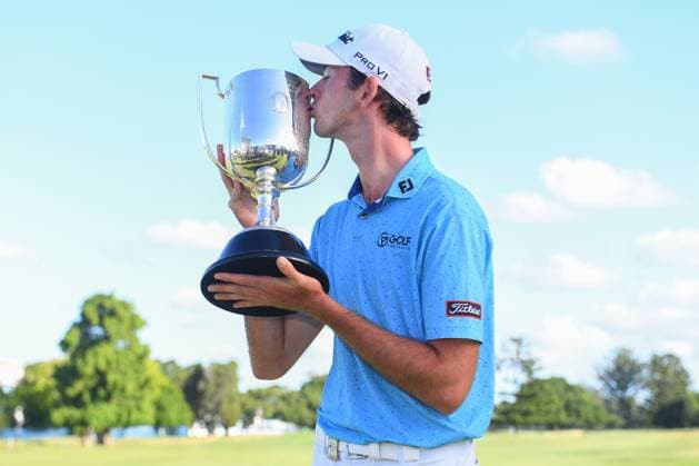 GOLF AUSTRALIAN PGA, Golf Herren Elvis Smylie of Australia celebrates winning the Australian PGA Championship at Royal Queensland Golf Club in Brisbane, Sunday, November 24, 2024. ( NO ARCHIVING, EDITORIAL USE ONLY, NO USE IN BOOKS WITHOUT CONSENT BRISBANE QUEENSLAND AUSTRALIA  Copyright: xJONOxSEARLEx 20241124199902542486