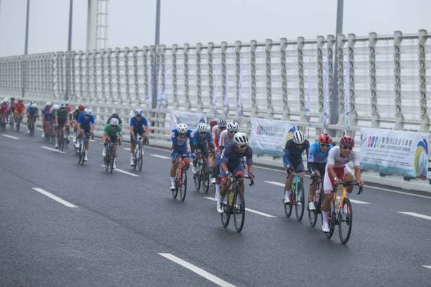 (241124) -- MACAO, Nov. 24, 2024 -- Cyclists compete during the 2024 Guangdong-Hong Kong-Macao Road cycling, Rad, Radsport, Strasse Race and the test event for China s 15th National Games in Macao, south China, Nov. 24, 2024. ) (SP)CHINA-MACAO-CYCLING-GREATER BAY AREA-ROAD RACE(CN) CheongxKamxKa 
