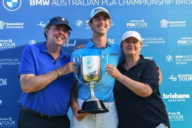 GOLF AUSTRALIAN PGA, Golf Herren Elvis Smylie of Australia (middle) and parents Peter and Liz Smylie celebrate winning the Australian PGA Championship at Royal Queensland Golf Club in Brisbane, Sunday, November 24, 2024. ( NO ARCHIVING, EDITORIAL USE ONLY, NO USE IN BOOKS WITHOUT CONSENT BRISBANE QUEENSLAND AUSTRALIA  Copyright: xJONOxSEARLEx 20241124118306724800
