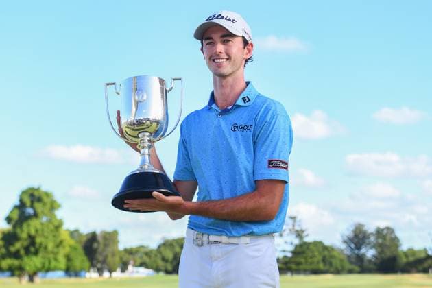 GOLF AUSTRALIAN PGA, Golf Herren Elvis Smylie of Australia celebrates winning the Australian PGA Championship at Royal Queensland Golf Club in Brisbane, Sunday, November 24, 2024. ( NO ARCHIVING, EDITORIAL USE ONLY, NO USE IN BOOKS WITHOUT CONSENT BRISBANE QUEENSLAND AUSTRALIA  Copyright: xJONOxSEARLEx 20241124124749458373
