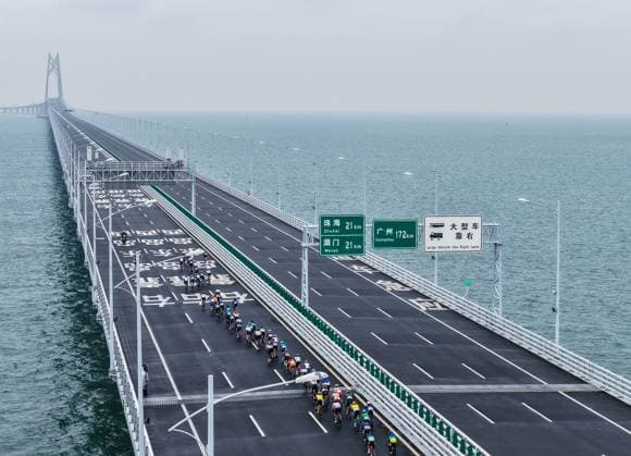 (241124) -- ZHUHAI, Nov. 24, 2024 -- This aerial photo shows cyclists competing across the Hong Kong-Zhuhai-Macao Bridge during the 2024 Guangdong-Hong Kong-Macao Road cycling, Rad, Radsport, Strasse Race and the test event for China s 15th National Games in Zhuhai, south China s Guangdong Province, Nov. 24, 2024. ) (SP)CHINA-ZHUHAI-CYCLING-GREATER BAY AREA-ROAD RACE(CN) LiuxDawei 