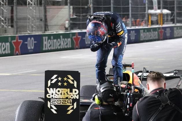 Sport Bilder des Tages Sport Bilder des Tages LAS VEGAS, NV - NOVEMBER 23: Max Verstappen (1) Oracle Red Bull Racing reacts to winning his fourth F1 world title at the Heineken Silver Las Vegas Grand Prix on Saturday, Nov. 23, 2024, at the Las Vegas Street Circuit in Las Vegas, Nevada. (Photo by Marc Sanchez Icon Sportswire) AUTO: NOV 23 F1 Heineken Silver Las Vegas Grand Prix EDITORIAL USE ONLY Icon1442411235281