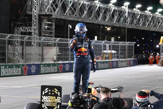 LAS VEGAS, NV - NOVEMBER 23: Max Verstappen (1) Oracle Red Bull Racing raises four fingers after winning his fourth F1 world title at the Heineken Silver Las Vegas Grand Prix on Saturday, Nov. 23, 2024, at the Las Vegas Street Circuit in Las Vegas, Nevada. (Photo by Marc Sanchez Icon Sportswire) AUTO: NOV 23 F1 Heineken Silver Las Vegas Grand Prix EDITORIAL USE ONLY Icon1442411234901