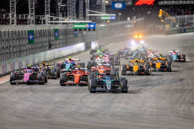 23rd November 2024; Las Vegas, Nevada, USA. F1 Las Vegas Grand Prix; Race Day; George Russell (63) of United Kingdom and team Mercedes-AMG Petronas F1 Team pulls ahead at the start  ActionPlus12719537 BobxKupbens