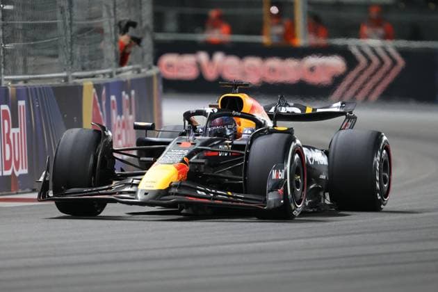 LAS VEGAS, NV - NOVEMBER 23: Max Verstappen (1) Oracle Red Bull Racing in action during the F1 Heineken Silver Las Vegas Grand Prix on Saturday, Nov. 23, 2024, at the Las Vegas Street Circuit in Las Vegas, Nevada. (Photo by Marc Sanchez Icon Sportswire) AUTO: NOV 23 F1 Heineken Silver Las Vegas Grand Prix EDITORIAL USE ONLY Icon14424112333821
