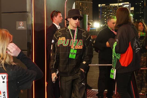 Basketball player Chris Brickley in the paddock, Paddock, Las Vegas Grand Prix, Motorsport, Men, Formula 1, Race, 23 11 2024 Las Vegas Nevada USA Copyright: xkolbert-press ChristianxKolbertx