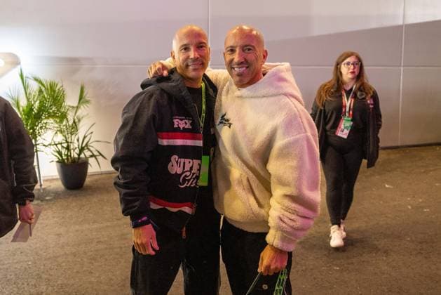 l r Brett Oppenheim and his brother the American real estate agent Jason Oppenheim, Grand Prix of Las Vegas, Motorsport, Men, Formula 1, Race, 23 11 2024 Las Vegas Nevada USA Copyright: xkolbert-press ChristianxKolbertx