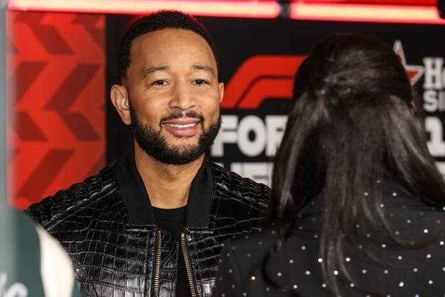 Formula 1 2024: Formula 1 Las Vegas Grand Prix NOV 23. November 23, 2024: Singer John Legend walks the red carpet prior to the start of the Formula One Heineken Silver Las Vegas Grand Prix 2024 on the Las Vegas Street Circuit in Las Vegas, NV. Christopher Trim CSM. (Credit Image: Â Christopher Trim Cal Media) Las Vegas Nevada United States of America EDITORIAL USE ONLY Copyright: xx ZUMA-20241123_zma_c04_906.jpg ChristopherxTrimx csmphotothree324859
