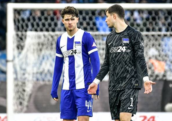 Soccer 2 Bundesliga, Hertha BSC Berlin SSV Ulm 1846 23 11 2024, xdanx, Soccer 2 Bundesliga, Hertha BSC Berlin SSV Ulm 1846 v l Linus Gechter Hertha BSC 44 ,Tjark Ernst Hertha BSC 1 in conversation, disappointed, looks disappointed, dejected, disappointed DFL DFB REGULATIONS PROHIBIT ANY USE OF PHOTOGRAPHS as IMAGE SEQUENCES and or QUASI VIDEO Daniel Lakomski Mix1 Berlin Olympiastadion Berlin Berlin Germany EN Copyright: xDanielxLakomskix