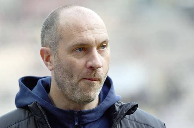 24 11 2024, xhbx, Fußball 2 Bundesliga, 1 FC Kaiserslautern Eintracht Braunschweig emspor, v l Trainer Daniel Scherning Eintracht Braunschweig enttaeuscht, enttaeuscht looking, dissapointed DFL DFB REGULATIONS PROHIBIT ANY USE OF PHOTOGRAPHS as IMAGE SEQUENCES and or QUASI VIDEO Kaiserslautern