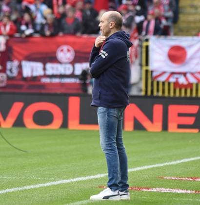 24 11 2024, xhbx, Fußball 2 Bundesliga, 1 FC Kaiserslautern Eintracht Braunschweig emspor, v l Trainer Daniel Scherning Eintracht Braunschweig DFL DFB REGULATIONS PROHIBIT ANY USE OF PHOTOGRAPHS as IMAGE SEQUENCES and or QUASI VIDEO Kaiserslautern