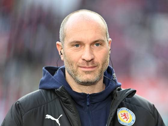 Soccer 2 Bundesliga Season 2024 25 1 FC Kaiserslautern 24 11 2024 Fritz Walter Stadion 1 FC Kaiserslautern fck Eintracht Braunschweig bs Coach Daniel SCHERNING Eintracht Braunschweig 1 FC Kaiserslautern
