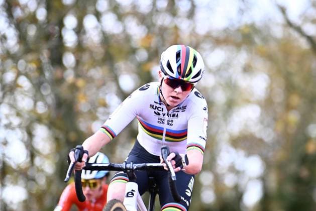 Dutch Fem Van Empel pictured in action during the women s elite race of the World Cup cyclocross cycling event in Antwerp on Sunday 24 December 2023, the first stage (out of 12) of the UCI World Cup competition. JASPERxJACOBS  x106274479x