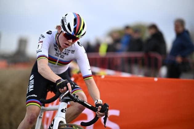 Dutch Fem Van Empel pictured in action during the women s elite race of the World Cup cyclocross cycling event in Antwerp on Sunday 24 December 2023, the first stage (out of 12) of the UCI World Cup competition. JASPERxJACOBS  x106274483x