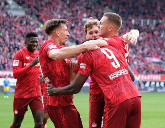 Football 2 Bundesliga Season 2024 25 1 FC Kaiserslautern 24 11 2024 Fritz Walter Stadion 1 FC Kaiserslautern fck Eintracht Braunschweig bs Filip KALOC 1 FC Kaiserslautern , right, after the 1 0Daniel HANSLIK 1 FC Kaiserslautern ,left, Ragnar ACHE 1 FC Kaiserslautern mi 1 FC Kaiserslautern
