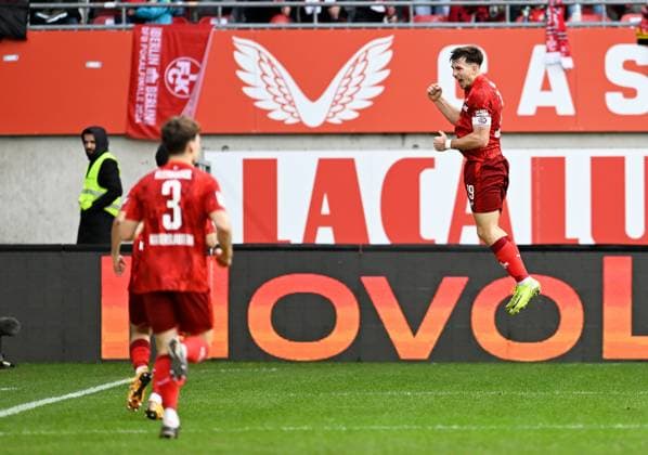 Football 2 Bundesliga Season 2024 25 1 FC Kaiserslautern 24 11 2024 Fritz Walter Stadion 1 FC Kaiserslautern fck Eintracht Braunschweig bs Daniel HANSLIK 1 FC Kaiserslautern , flies after the 3 1 1 FC Kaiserslautern