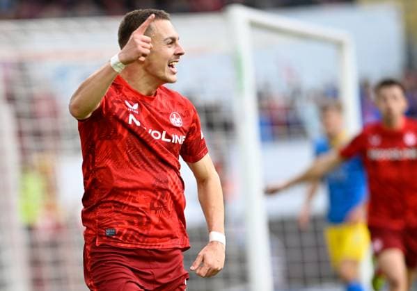 Soccer 2 Bundesliga Season 2024 25 1 FC Kaiserslautern 24 11 2024 Fritz Walter Stadion 1 FC Kaiserslautern fck Eintracht Braunschweig bs Goalscorer to 1 0 Filip KALOC 1 FC Kaiserslautern 1 FC Kaiserslautern