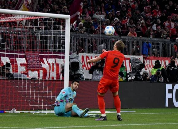 Bilder des Jahres 2024, Sport 11 November Sport Themen der Woche KW47 GER, 1.FBL, FC Bayern München vs FC Augsburg 23.11.2024, Allianz Arena, München, GER, 1.FBL, FC Bayern München vs FC Augsburg , DFL regulations prohibit any use of photographs as image sequences and or quasi-video. im Bild Harry Kane (München) erzielt das Tor zum 2:0. *** GER, 1 FBL, FC Bayern München vs FC Augsburg 23 11 2024, Allianz Arena, Munich, GER, 1 FBL, FC Bayern München vs FC Augsburg , DFL regulations prohibit any use of photographs as image sequences and or quasi video in the picture Harry Kane Munich scores the goal to make it 2 0 nordphotoxGmbHx xBratic nph00250