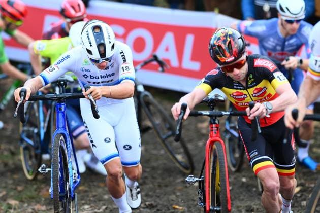 UCI Cyclocross World Cup Antwerpen 2024 ANTWERPEN, BELGIUM - NOVEMBER 24 : Nys Thibau (BEL) of Baloise Trek Lions and Iserbyt Eli (BEL) of Pauwels Sauzen - Bingoal in action during the 1st leg of the UCI Cyclocross World Cup series 2024-2025 in Antwerpen, Belgium, 24 11 2024 Antwerpen Belgium  Copyright: xGvgx