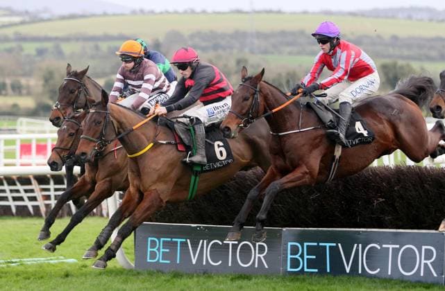 Sport Themen der Woche KW47 Sport Bilder des Tages Punchestown Premiere Weekend, Punchestown Racecourse, Kildare 24 11 2024 Left to right Anyway ridden by Shane Fitzgerald, in the park ridden by Sean Flanagan, and Fascile Mode ridden by Darragh O Keeffe, jump the first obstacle in The BetVictor Craddockstown Novice Steeplechase Anyway ridden by Shane Fitzgerald, Sport in the park ridden by Sean Flanagan, and Fascile Mode ridden by Darragh O Keeffe, jump the first obstacle in The BetVictor Craddockstown Novice Steeplechase 24 11 2024  Copyright: x INPHO PeterxMooneyx 241124PML0883