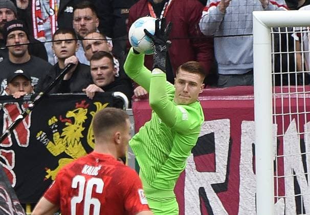 24 11 2024, xhbx, Soccer 2 Bundesliga, 1 FC Kaiserslautern Eintracht Braunschweig emspor, v l Julian Krahl 1 FC Kaiserslautern DFL DFB REGULATIONS PROHIBIT ANY USE OF PHOTOGRAPHS as IMAGE SEQUENCES and or QUASI VIDEO Kaiserslautern