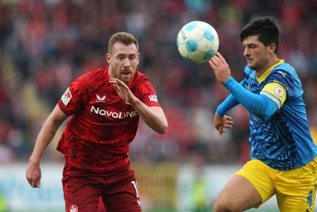 24 11 2024, Football, 2 Bundesliga, FC Kaiserslautern Eintracht Braunschweig, Matchday 13, Season 2024 25, Fritz Walter Stadion, Kaiserslautern, Germany, zmdz, DFB DFL regulations prohibit any use of photographs as image sequences and or quasi video Jannik Mause 18, FC Kaiserslautern , Jannis Nikolaou 4, Eintracht Braunschweig FC Kaiserslautern Eintracht Braunschweig