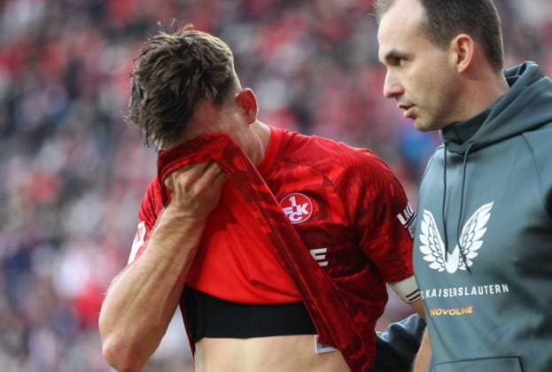 24 11 2024, Football, 2 Bundesliga, FC Kaiserslautern Eintracht Braunschweig, Matchday 13, Season 2024 25, Fritz Walter Stadion, Kaiserslautern, Germany, zmdz, DFB DFL regulations prohibit any use of photographs as image sequences and or quasi video Daniel Hanslik 19, FC Kaiserslautern must be substituted due to injury FC Kaiserslautern Eintracht Braunschweig