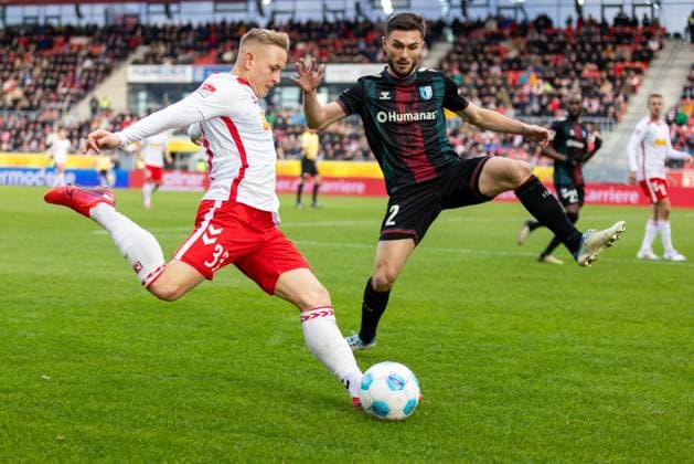 24 11 2024, Soccer, GER, Season, 2 Liga, Season 2024 2025, Matchday 13, SSV Jahn Regensburg 1 FC Magdeburg Kai Pröger SSV Jahn Regensburg vs Samuel Loric DFL REGULATIONS PROHIBIT ANY USE OF PHOTOGRAPHS AS IMAGE SEQUENCES AND OR QUASI VIDEO Regensburg Bayern Germany Jahnstadion Regensburg