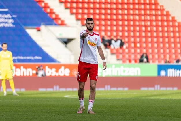 24 11 2024, Football, GER, Season, 2 Liga, Season 2024 2025, Matchday 13, SSV Jahn Regensburg 1 FC Magdeburg Rasim Bulic SSV Jahn DFL REGULATIONS PROHIBIT ANY USE OF PHOTOGRAPHS AS IMAGE SEQUENCES AND OR QUASI VIDEO Regensburg Bayern Germany Jahnstadion Regensburg