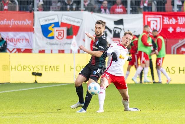 24 11 2024, Soccer, GER, Season, 2 Liga, Season 2024 2025, Matchday 13, SSV Jahn Regensburg 1 FC Magdeburg Samuel Loric vs Christian Viet SSV Jahn Regensburg DFL REGULATIONS PROHIBIT ANY USE OF PHOTOGRAPHS AS IMAGE SEQUENCES AND OR QUASI VIDEO Regensburg Bayern Germany Jahnstadion Regensburg