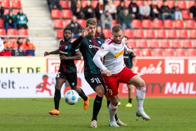 24 11 2024, Soccer, GER, Season, 2 Liga, Season 2024 2025, Matchday 13, SSV Jahn Regensburg 1 FC Magdeburg Marcus Mathisen vs Eric Hottmann SSV Jahn Regensburg DFL REGULATIONS PROHIBIT ANY USE OF PHOTOGRAPHS AS IMAGE SEQUENCES AND OR QUASI VIDEO Regensburg Bayern Germany Jahnstadion Regensburg