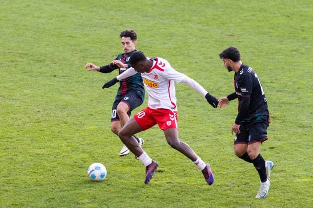 24 11 2024, Football, GER, Season, 2 Liga, Season 2024 2025, Matchday 13, SSV Jahn Regensburg 1 FC Magdeburg Mansour Ouro Tagba SSV Jahn Regensburg v Jason Ceka and Mohammed El Hankouri DFL REGULATIONS PROHIBIT ANY USE OF PHOTOGRAPHS AS IMAGE SEQUENCES AND OR QUASI VIDEO Regensburg Bayern Germany Jahnstadion Regensburg