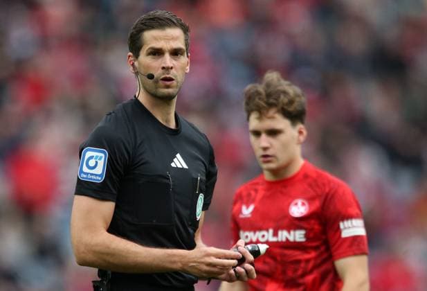 24 11 2024, Football, 2 Bundesliga, FC Kaiserslautern Eintracht Braunschweig, Matchday 13, Season 2024 25, Fritz Walter Stadion, Kaiserslautern, Germany, zmdz, DFB DFL regulations prohibit any use of photographs as image sequences and or quasi video Referee Dr Max Burda FC Kaiserslautern Eintracht Braunschweig